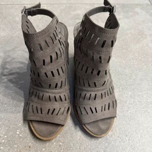 Christian Siriano Gray Laser-Cut Peep-Toe Mule Sandals